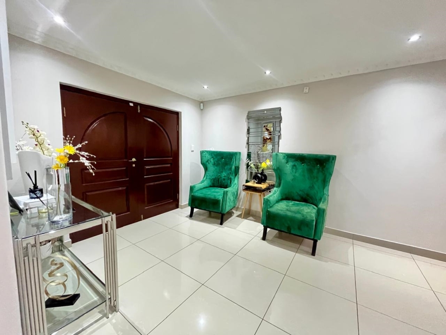 To Let 4 Bedroom Property for Rent in Beacon Bay Eastern Cape
